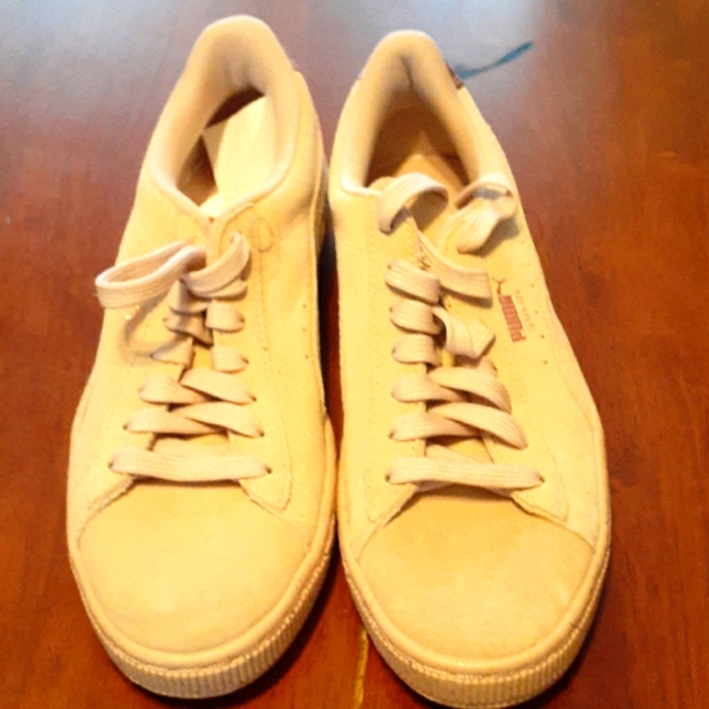 Puma suede tennis shoes